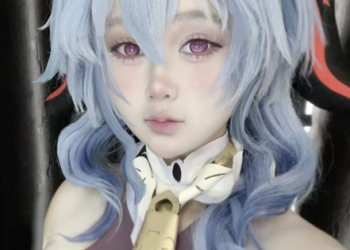 Nữ coser hóa thân thành tướng Genshin, zoom cận cảnh từ góc nghiêng nóng bỏng