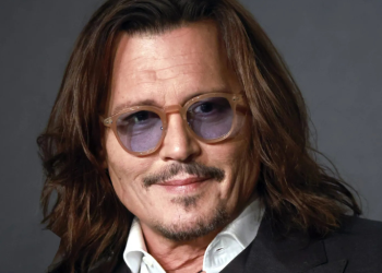 Johnny Depp làm sống động những bóng ma của Dickens trong bản làm lại đầy kinh dị