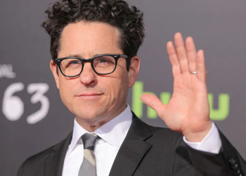 Phim Star Trek của JJ Abrams viết lại cách hoạt động của nhượng quyền thương mại trên TV