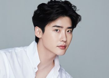 Lee Jong Suk đột ngột hủy buổi họp mặt người hâm mộ ở Manila do các cuộc biểu tình chống tham nhũng rầm rộ