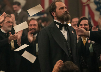 Điều gì đã xảy ra với linh mục của thị trấn (cốt truyện) trong Death by Lightning?