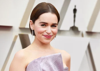 Từ Nữ hoàng rồng đến Đặc vụ Chiến tranh Lạnh, Chap mới của Clarke