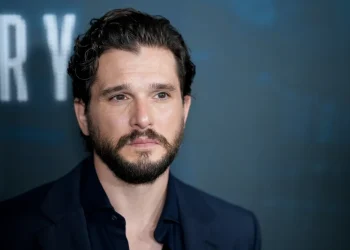 Trailer phần 4 của ngành, Cuộc hôn nhân tiện lợi của Kit Harington khơi dậy sự hỗn loạn