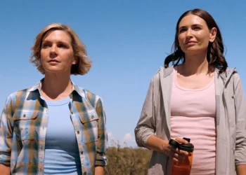 Giải thích về đoạn kết của Pluribus tập 8, trò chơi mạo hiểm của Carol với tâm trí tổ ong đã được đền đáp