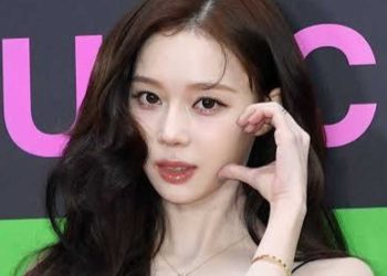 Radiance at Gocheok: Mùa đông của aespa gây ngạc nhiên tại MMA 2025 khi lặng lẽ giải quyết những tin đồn