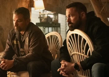 Affleck-Damon Bromance thúc đẩy cú đánh trộm tiền mặt Tense Cop của Netflix