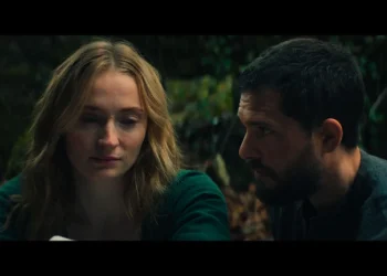 Sansa và Jon Snow khóa môi trong Trailer kinh dị mới rùng rợn