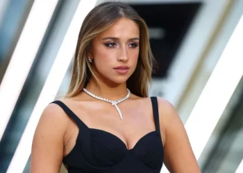 Tate McRae hẹn hò với ai vào năm 2026?