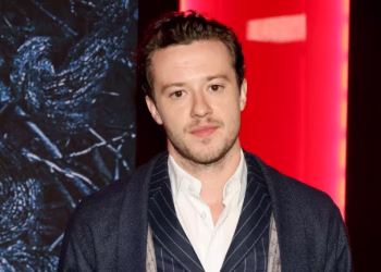 Joseph Quinn đang hẹn hò với ai?