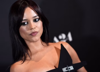 Jenna Ortega đang hẹn hò với ai? Một cái nhìn về chuyện tình lãng mạn riêng tư của The Wednesday Star