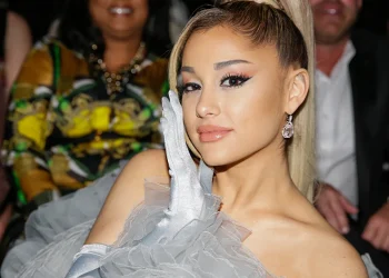 Chuyện gì đã xảy ra với Ariana Grande? Giành giải Grammy Sparks Break Talk Giữa vinh quang xấu xa